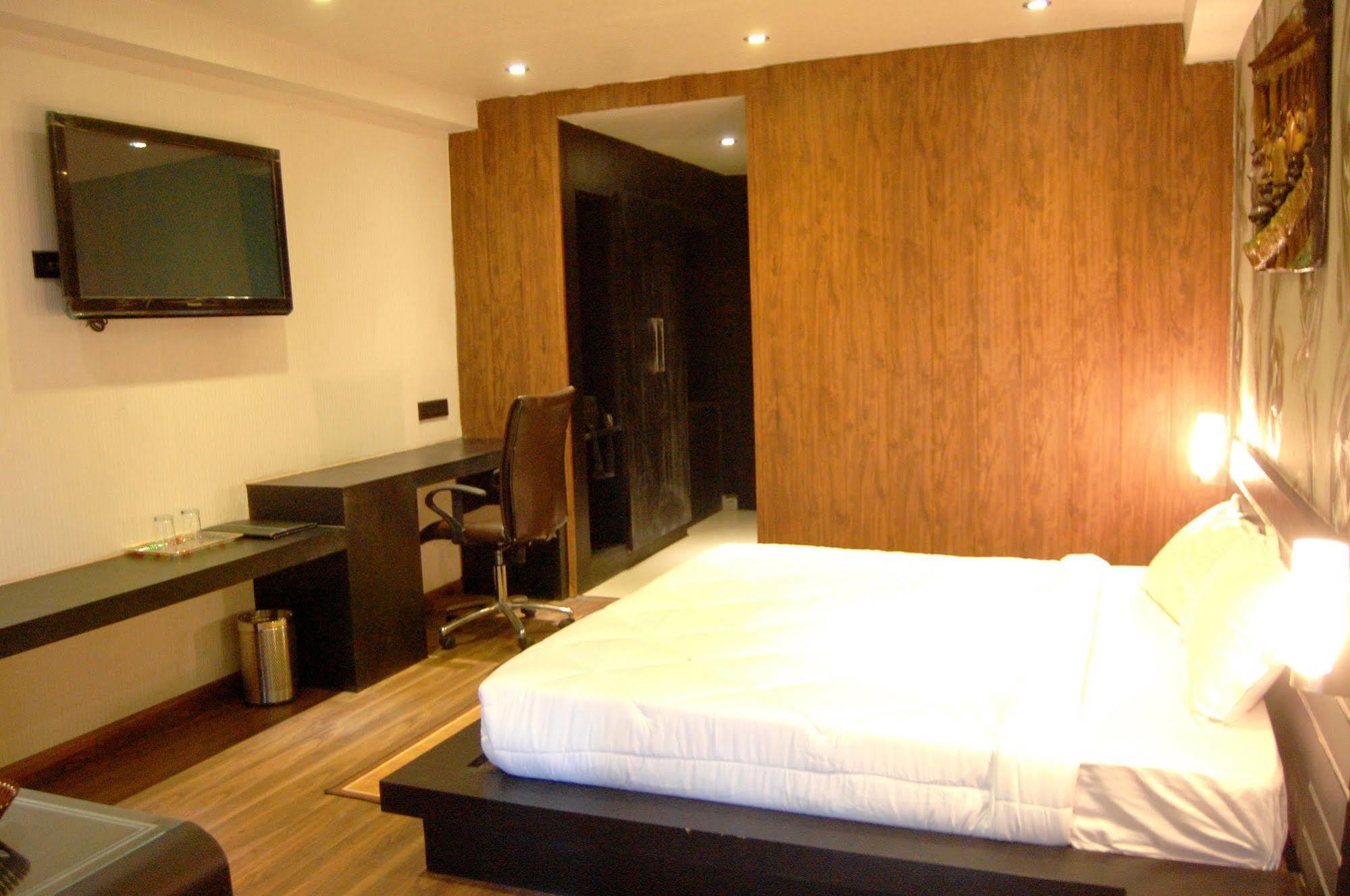 Oaktel Hotel Grand Shiva Near Ganga Ghat Харидвар Экстерьер фото